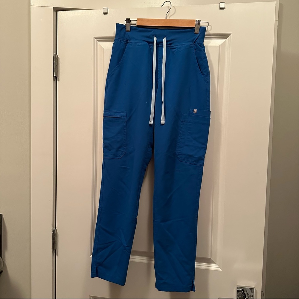 Women’s royal blue Figs yola high waisted scrub pants small